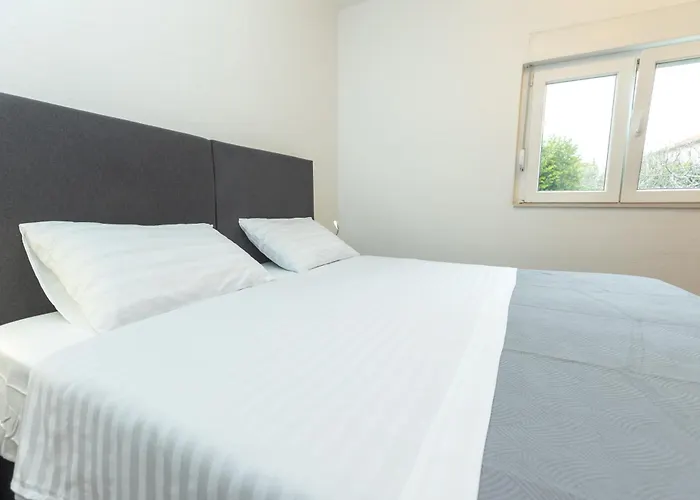 Bulevar With Terrace * Задар